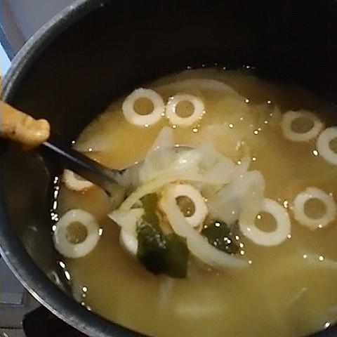 ちくわとワカメとキャベツのお味噌汁