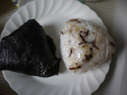 昆布佃煮と鰹節のおむすび