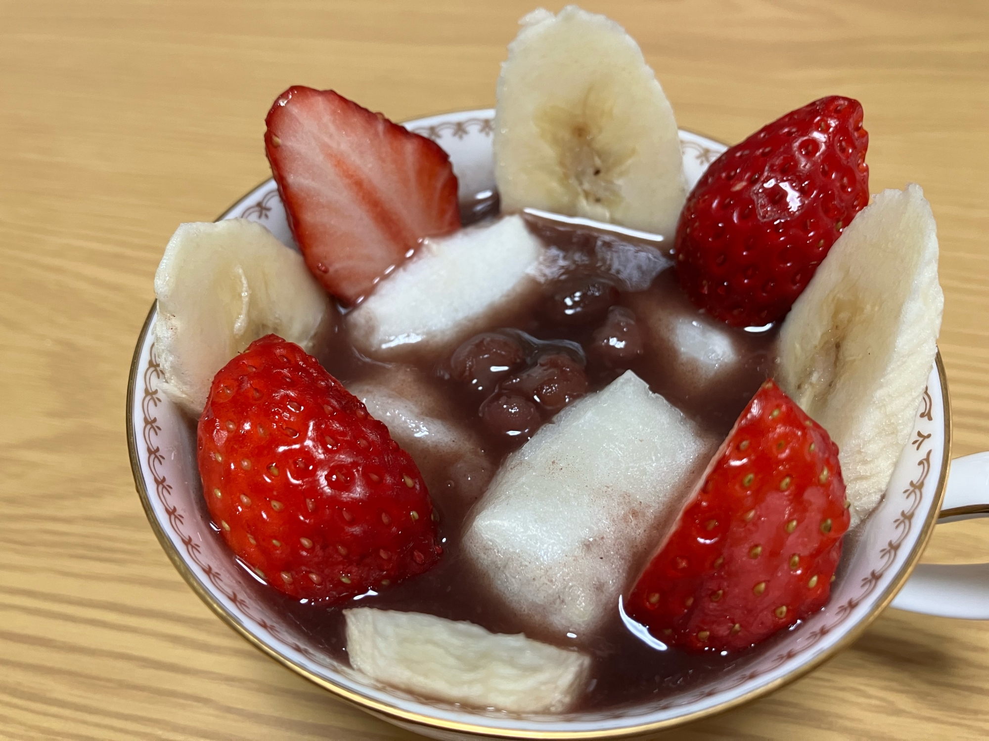 いちごとバナナのせ♪ゆで小豆缶で簡単お汁粉☆彡