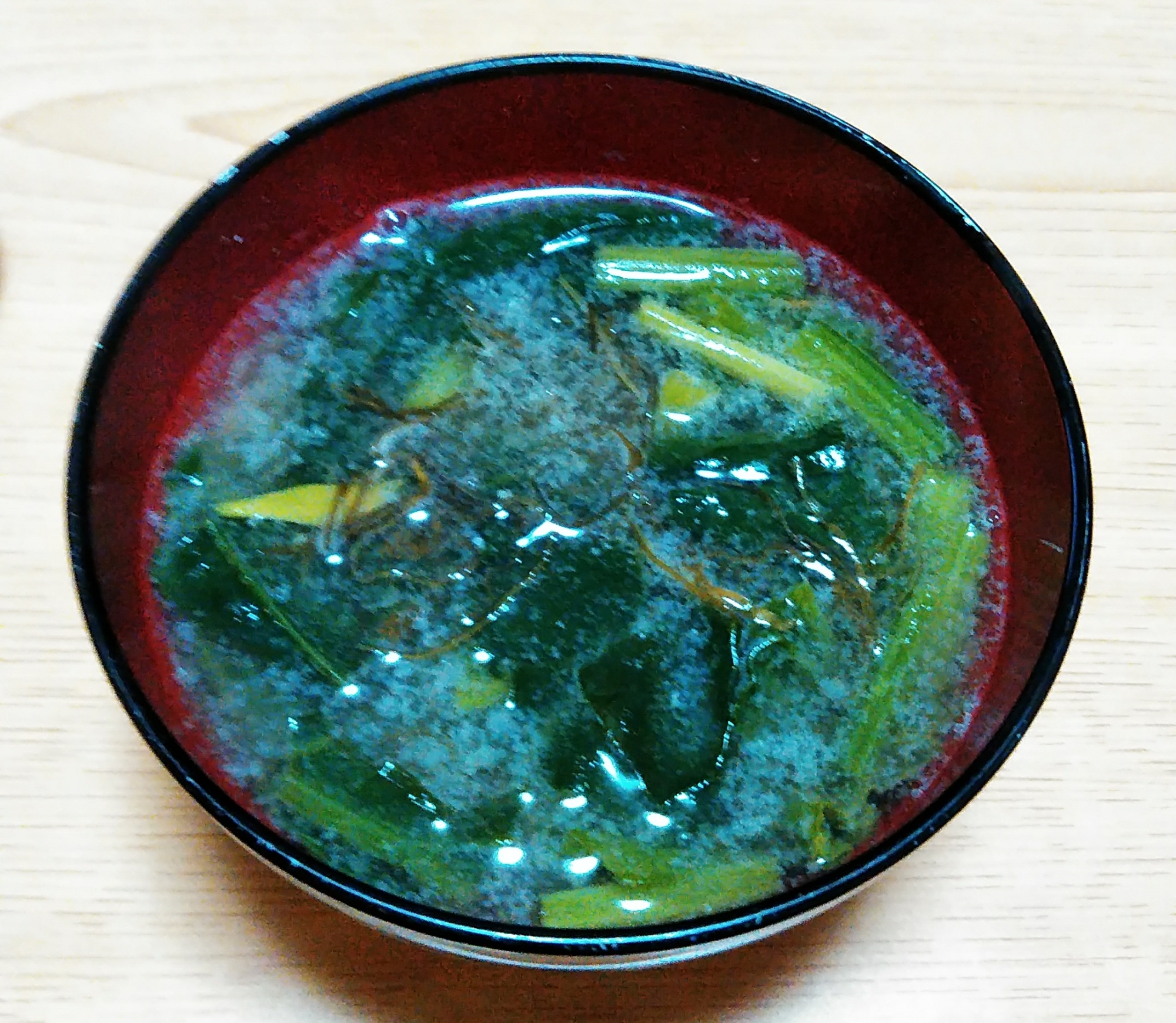 ほうれん草とがごめ昆布の味噌汁