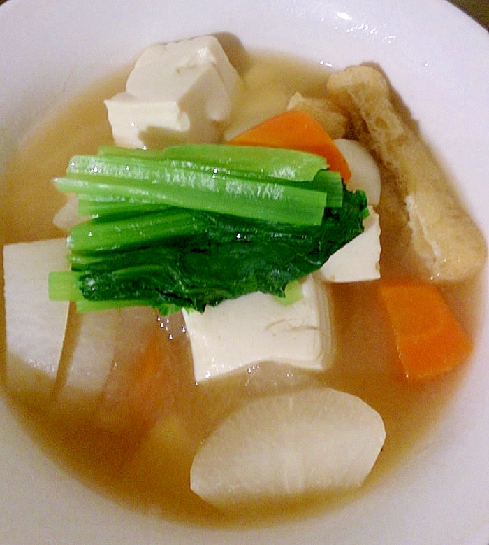 豆腐と根菜たっぷりの味噌汁