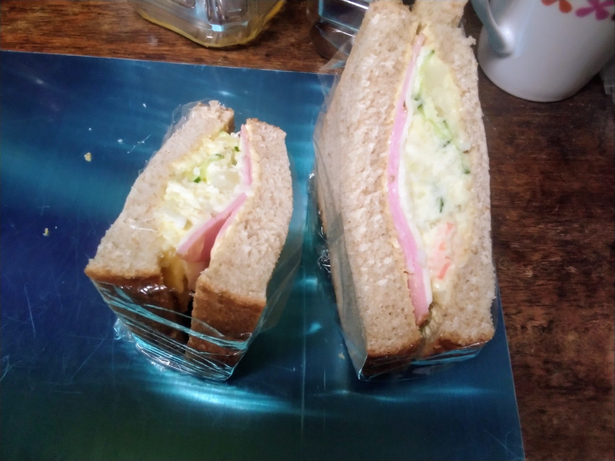 手作りのポテサラハムチーサンド