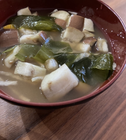 茄子とじゃが芋と油揚げのお味噌汁