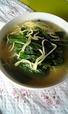 ホウレン草とタマゴのチキンラーメン