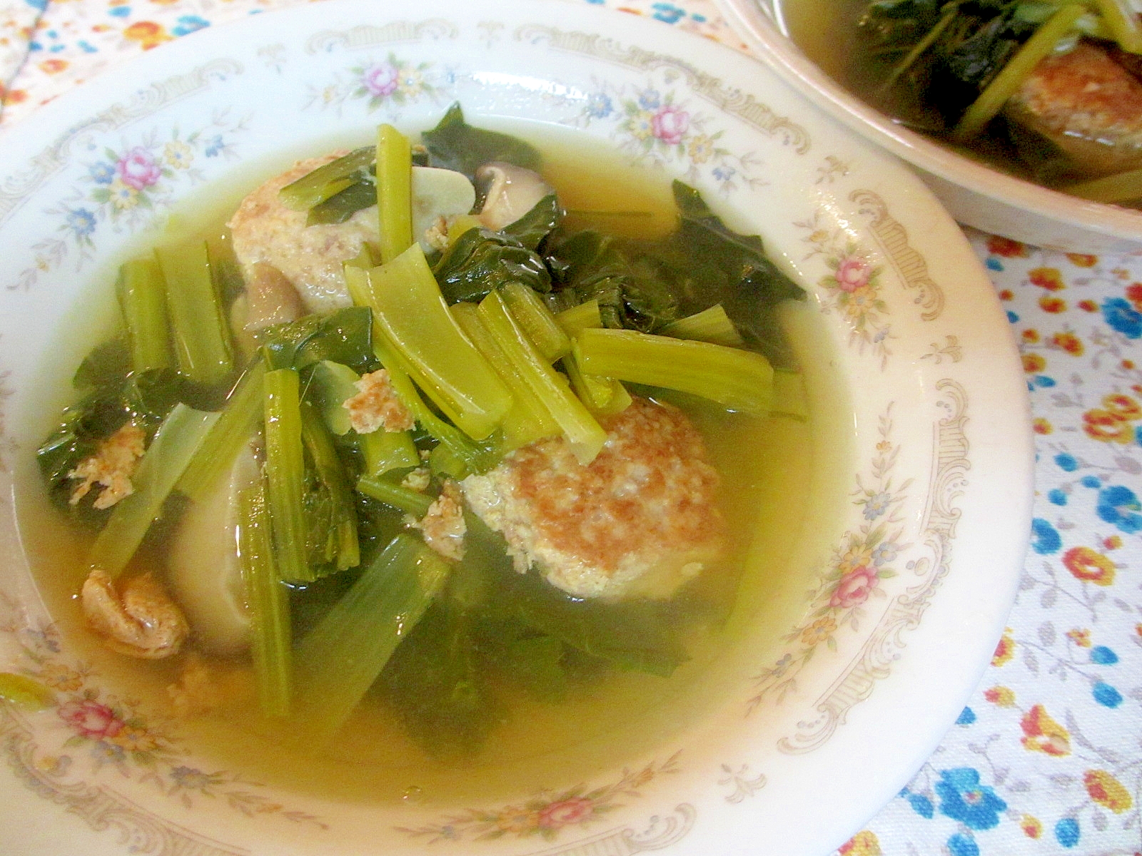 小松菜、椎茸、肉団子のにんにく風味スープ