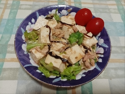 材料は混ぜ合わせました。普通の塩昆布ですが、ツナとの相性もよく、美味しいサラダになりました。