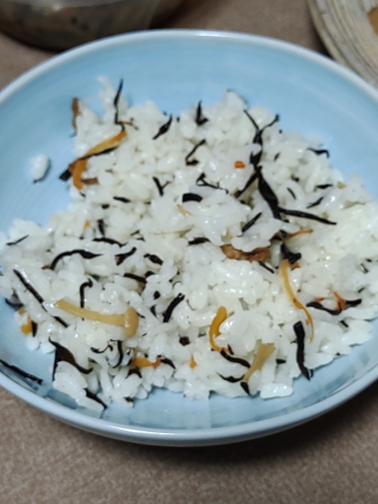 包丁不要♡塩分控えめ♡ひじきとかつお節炊き込みご飯