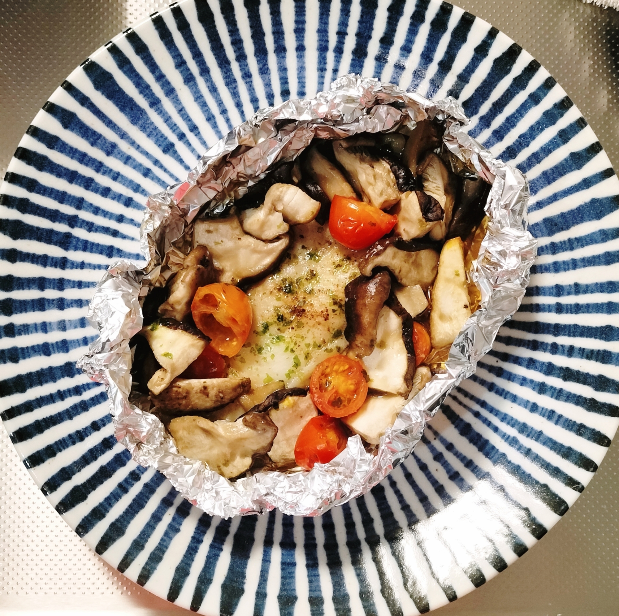 【レモンをかけて♪】白身魚とトマトのホイル焼き