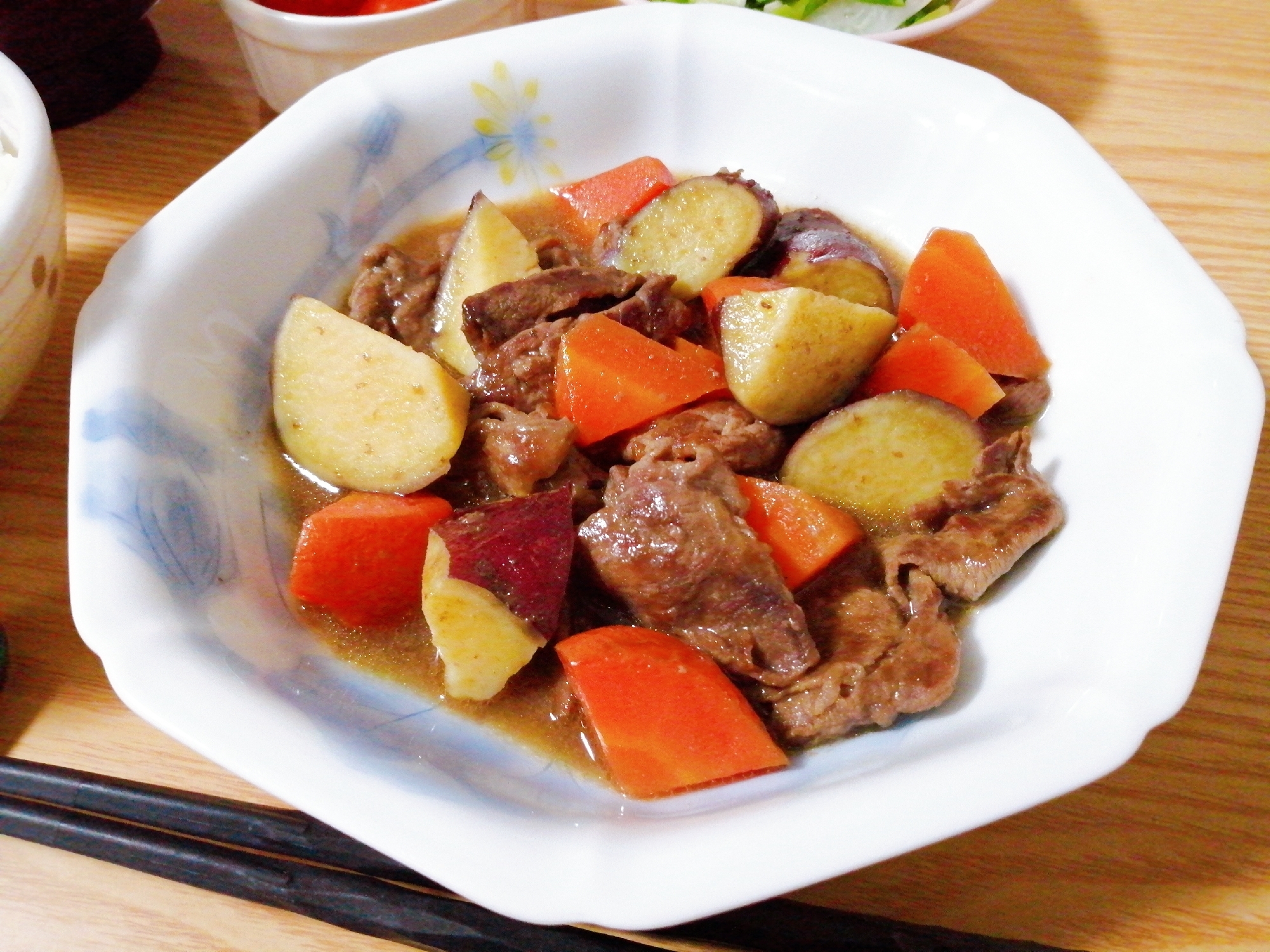 牛肉とさつまいもと人参の甘辛煮