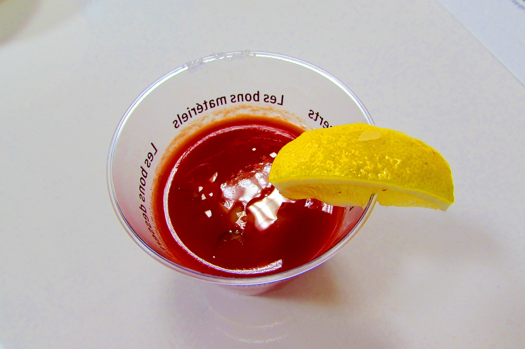 トマトジュースで作る　爽やか冷製スープ