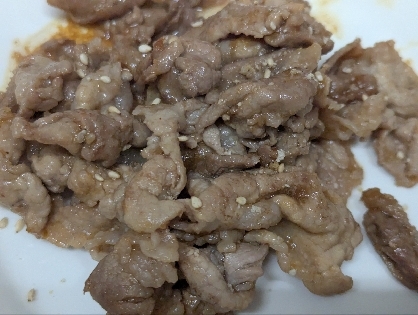 ごまをかけて食べる✨豚の焼肉のタレ焼き