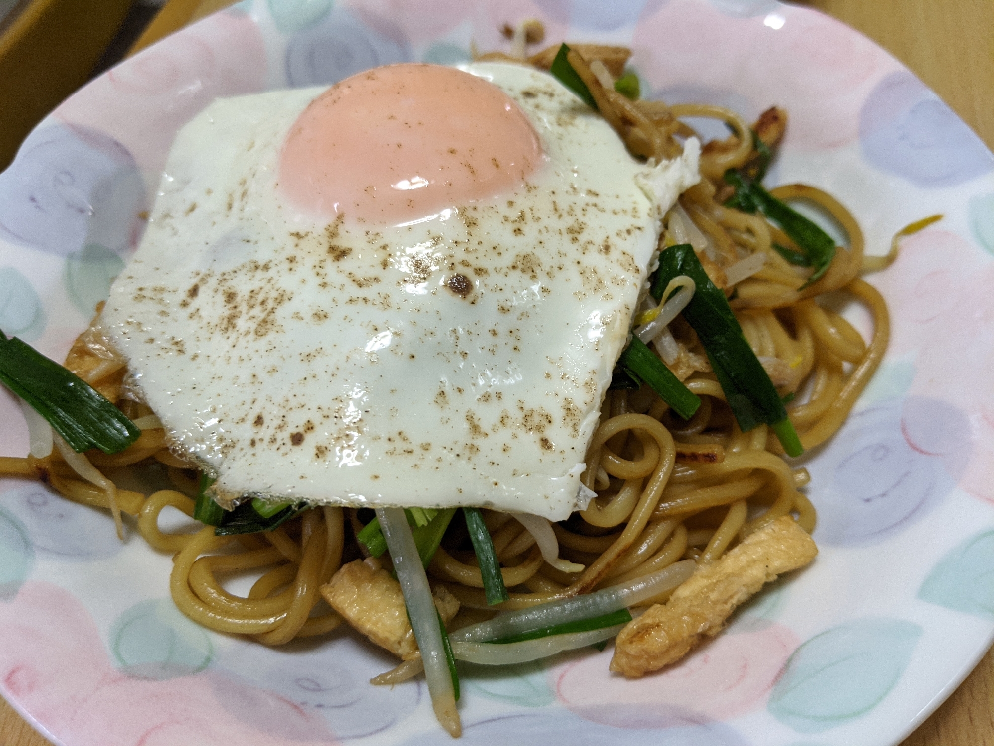 目玉焼きのせ焼そば