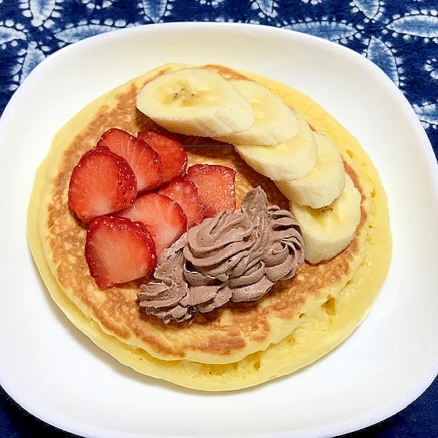 いちごとバナナのチョコホイップホットケーキ