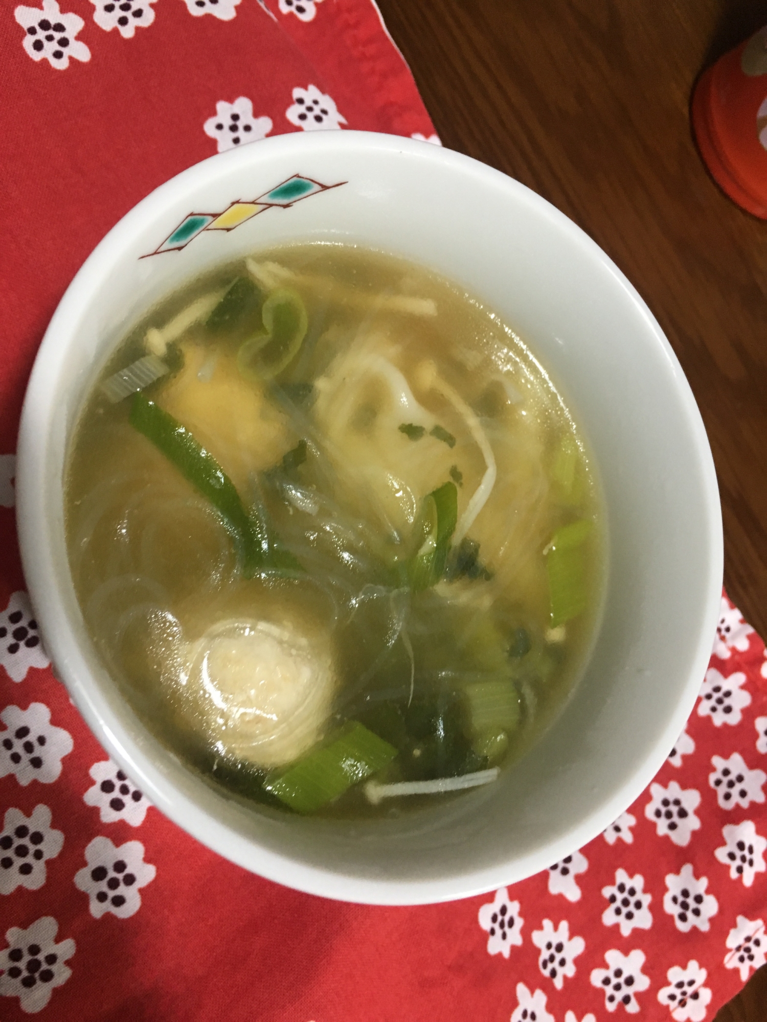 風邪を引いたら、生姜たっぷりワンタン春雨スープ
