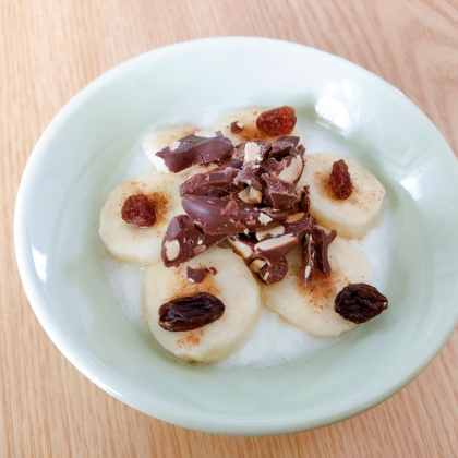 ナッツ入りのチョコで作りました(*^-^*)
バナナ、チョコ、レーズンが乗って美味しい組み合わせ☆
ご馳走様でした♪