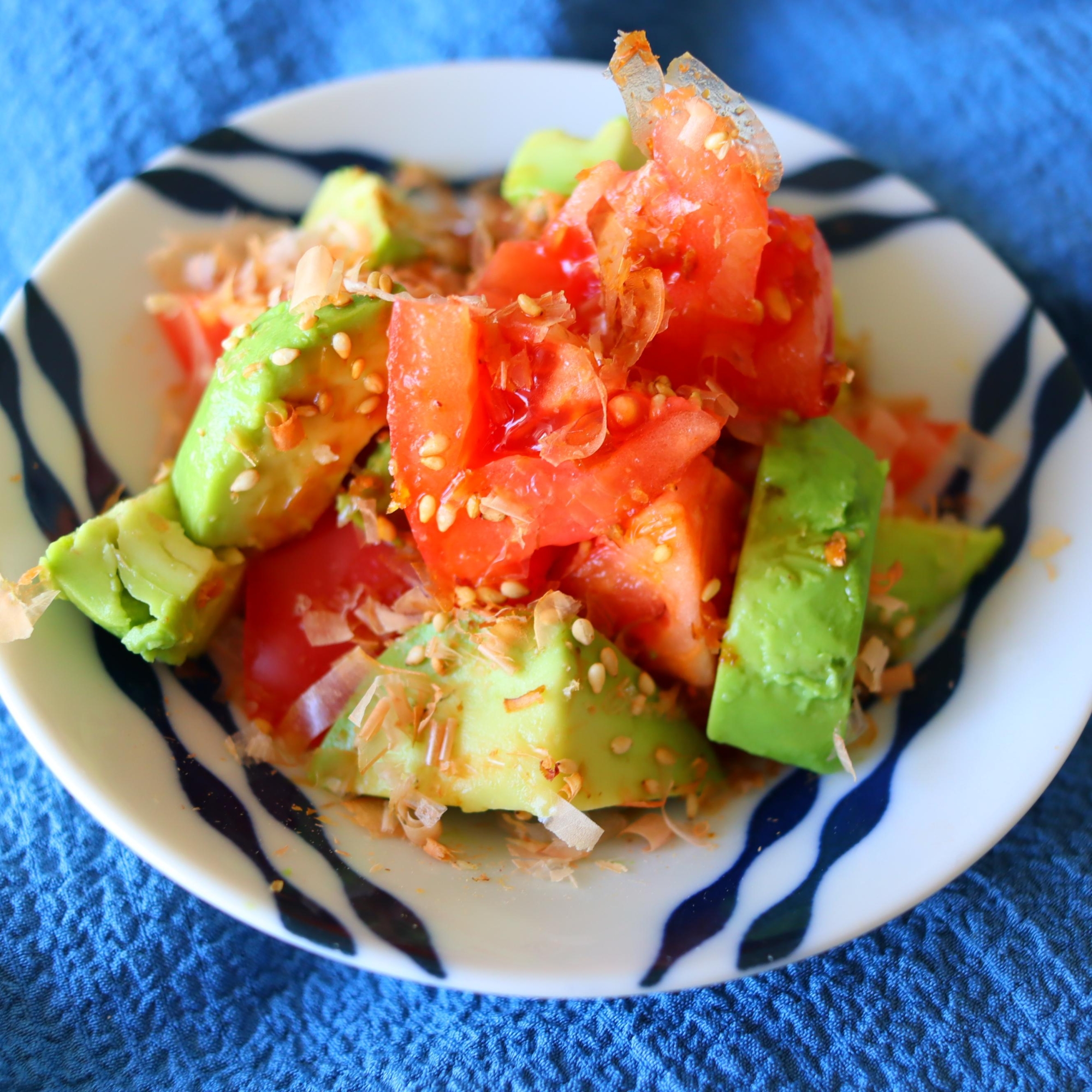 トマトとアボカドの和風サラダ