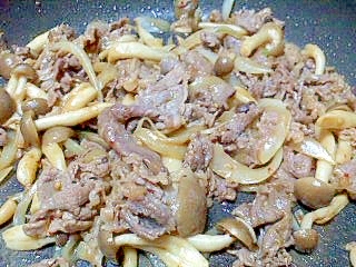 焼き肉のタレで★牛肉としめじと玉ねぎの炒め物