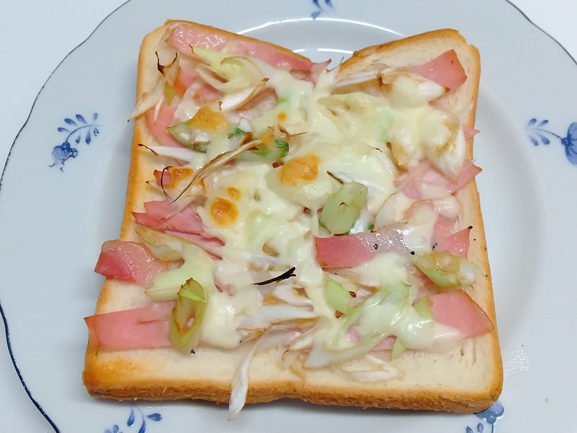 ネギベーコンの醤油チーズ★トースト