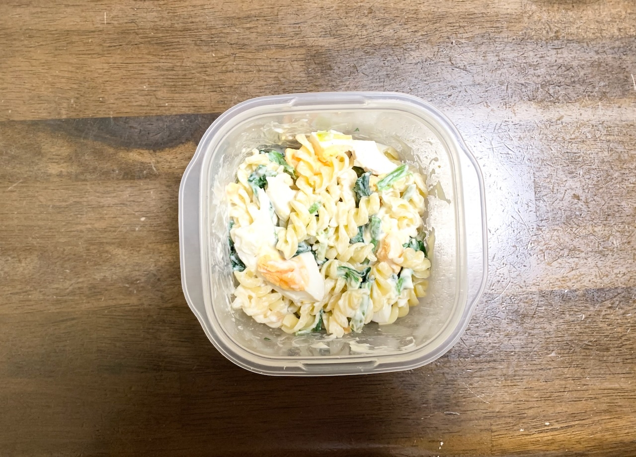 マカロニレシピ　ほうれん草とゆで卵のマカロニサラダ