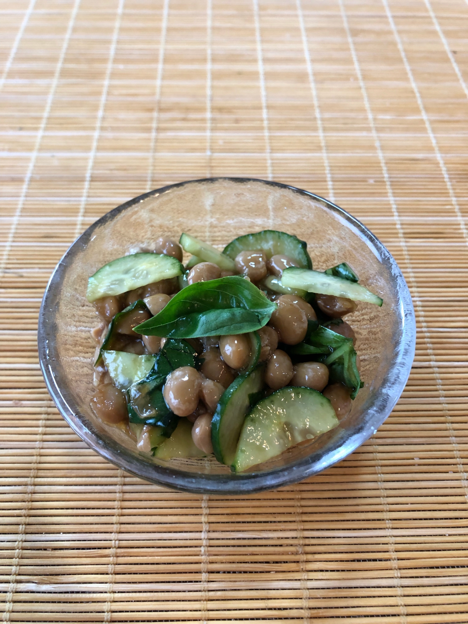 フレッシュバジル&きゅうりで、爽やか納豆の和え物