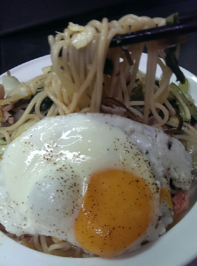 ベーコンと小松菜とキャベツの和風パスタ