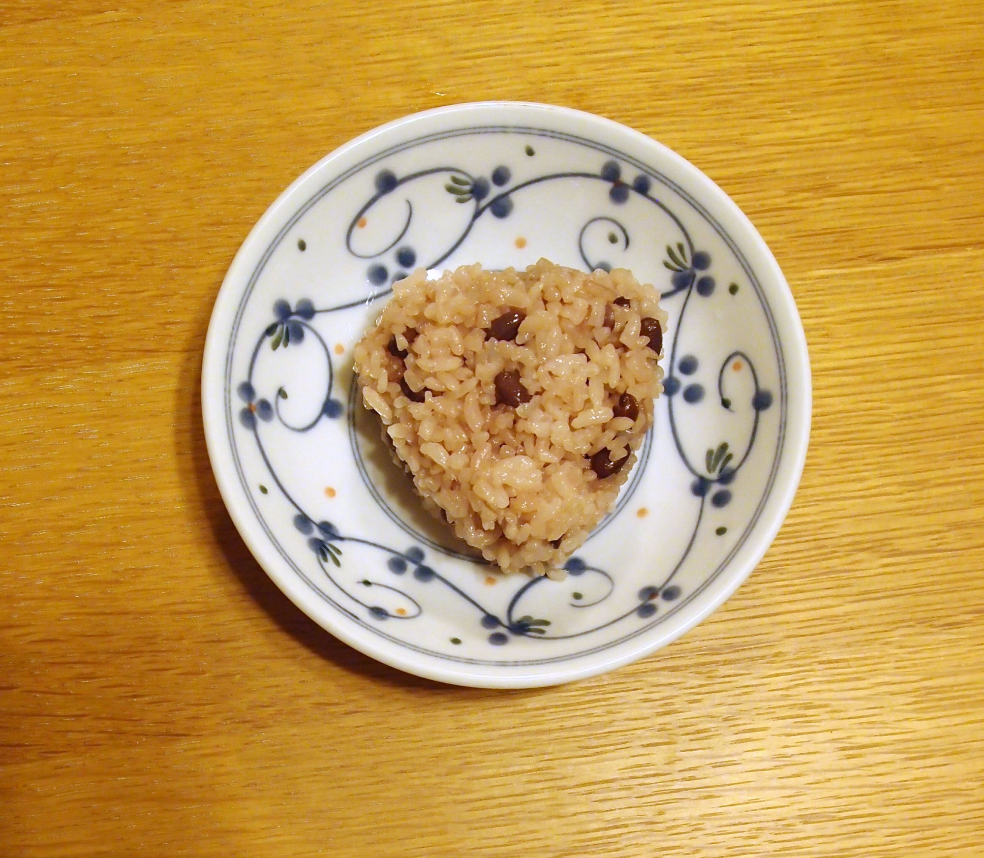 黒豆の煮豆入り☆まめまめしい赤飯のおにぎり