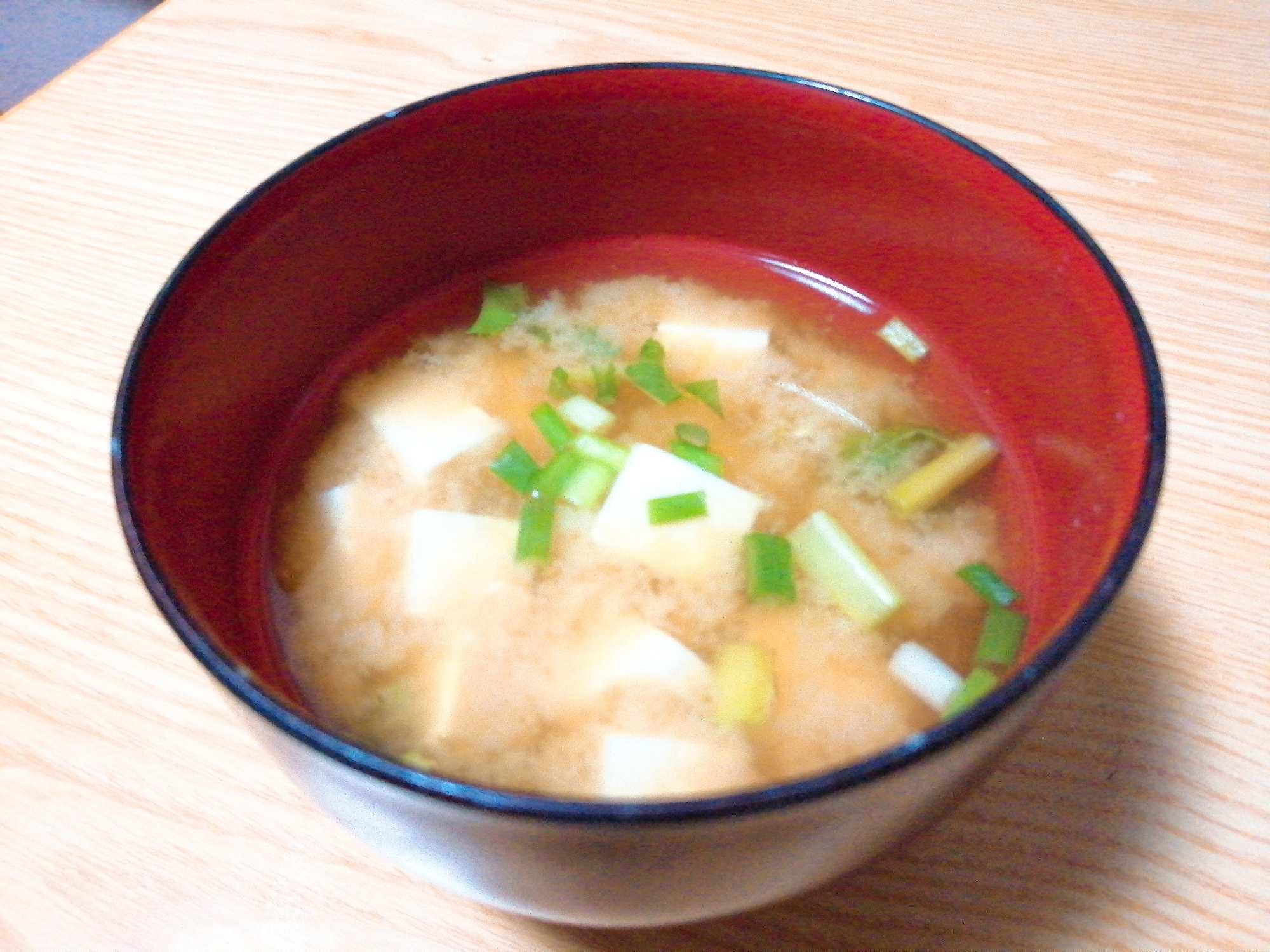 豆腐と大根葉と小ねぎの味噌汁