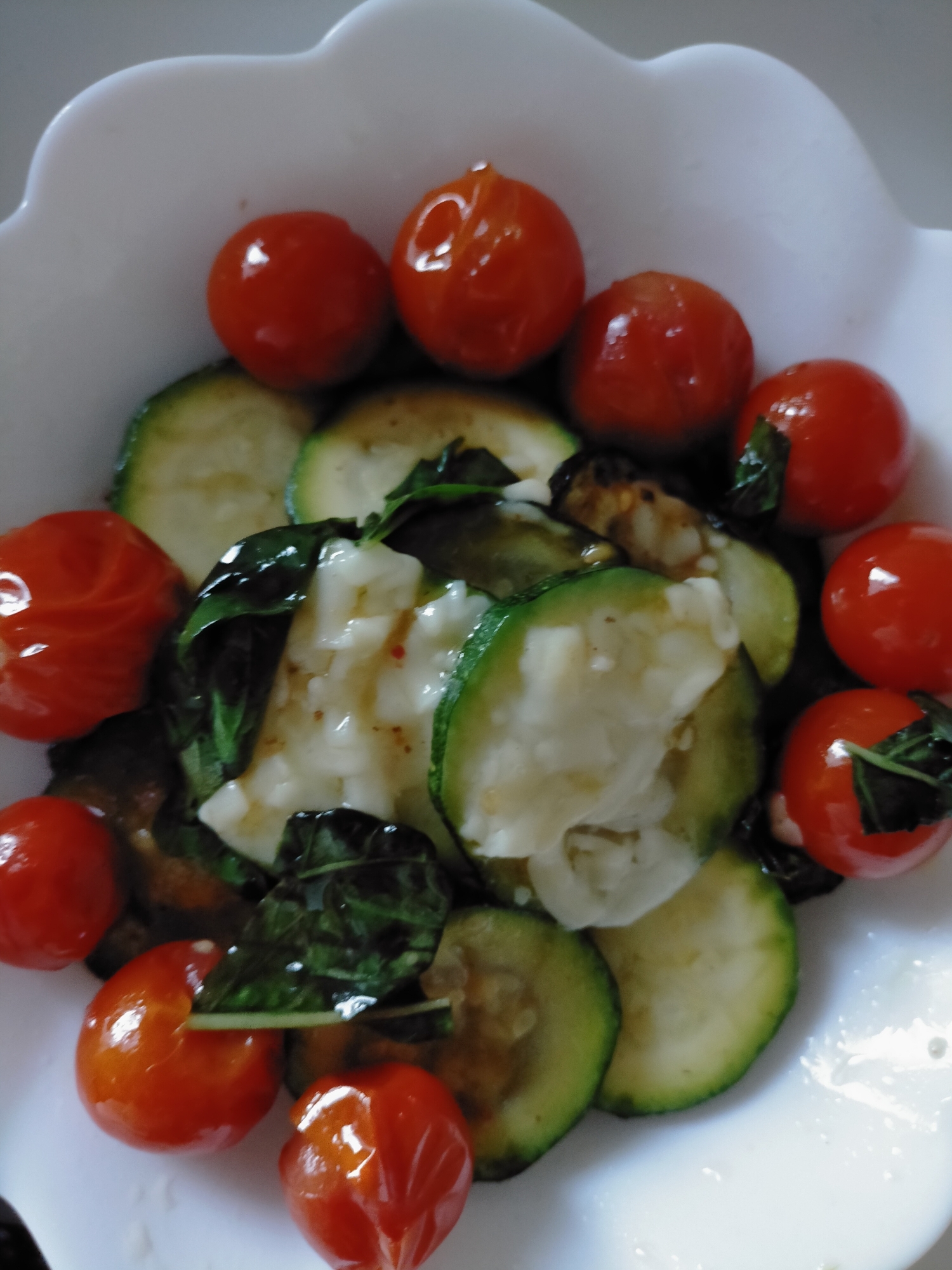 トマトとズッキーニのバジル炒め レシピ 作り方 By Piyo Piyo 楽天レシピ トマトとズッキーニのバジル炒め レシピ 作り方 By Piyo Piyo 楽天レシピ