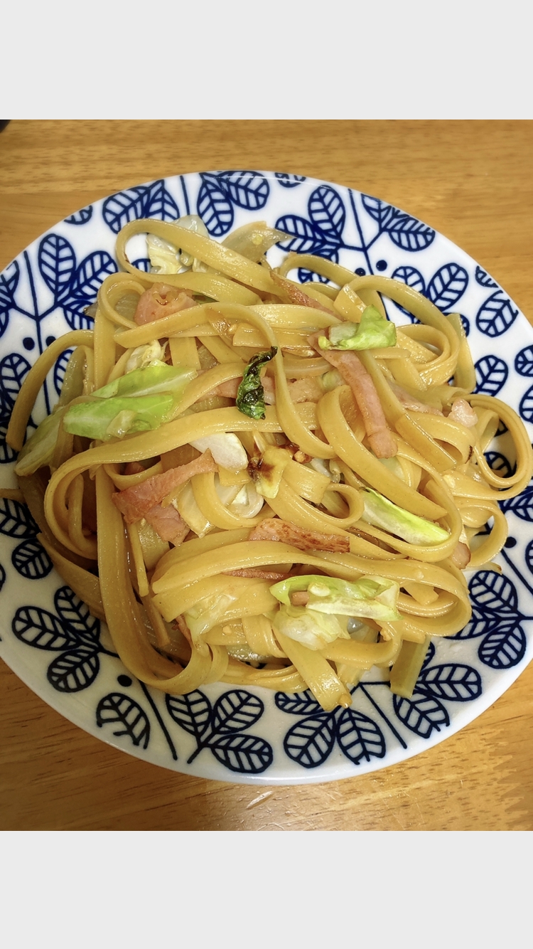 少ない材料でOK。ベーコンとキャベツの和風パスタ