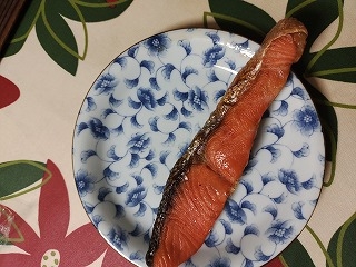 はじゃじゃさん♪お弁当のおかずに西京味噌漬けの鮭おいしくやけました(*^-^*)西京味噌が大好きなのでとても乙な一品になりました♥素敵な午後を