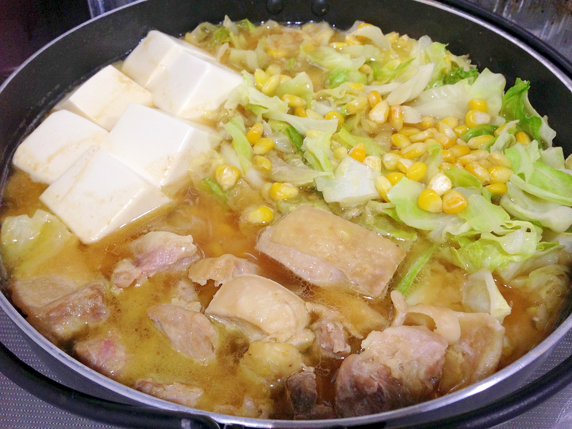 簡単手作り☆鶏肉とキャベツの味噌バター鍋