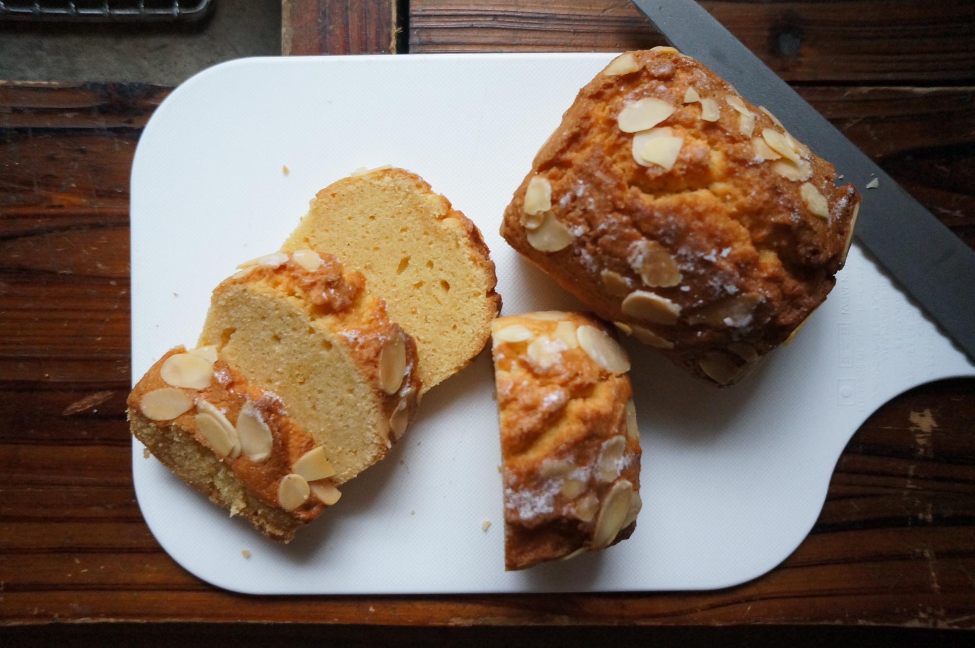 大豆粉とラカントのアーモンドパウンドケーキ