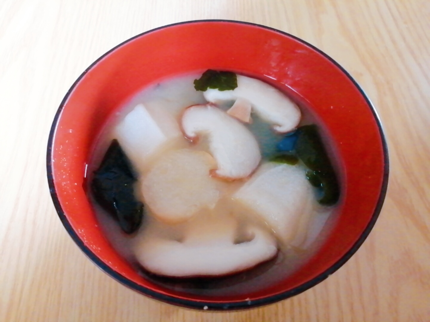 椎茸と麩とわかめの味噌汁