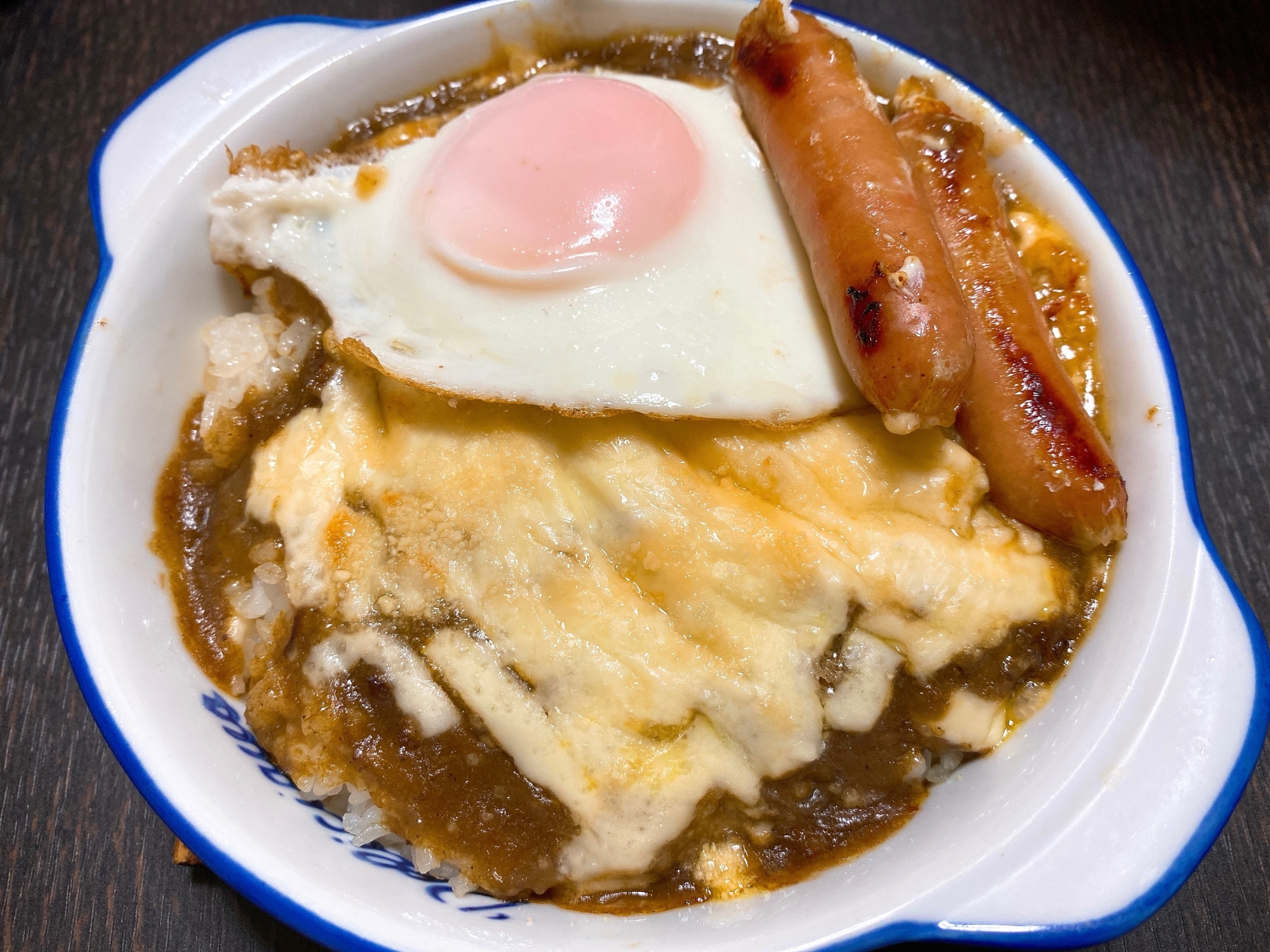 焼きチーズカレーon目玉焼きandウィンナー