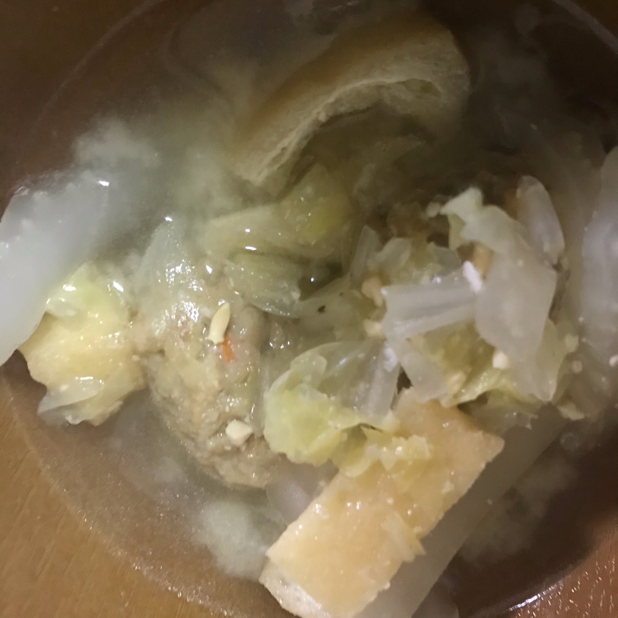 鶏団子と白菜と油揚げの味噌汁