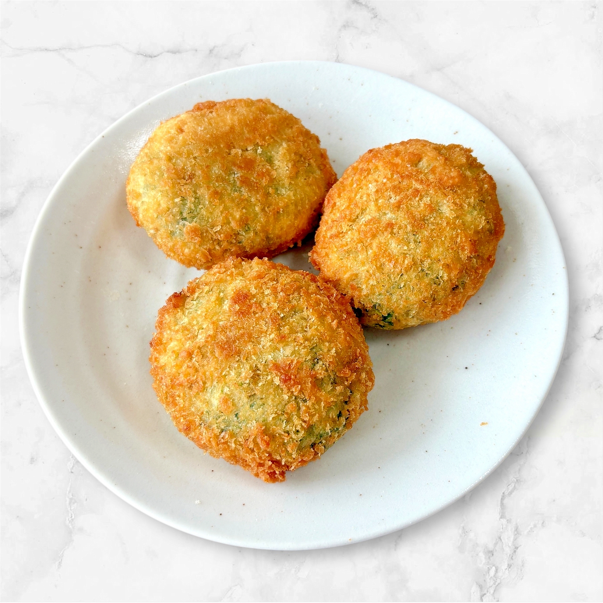 ふわっと磯の香り！青のりと藻塩のコロッケ