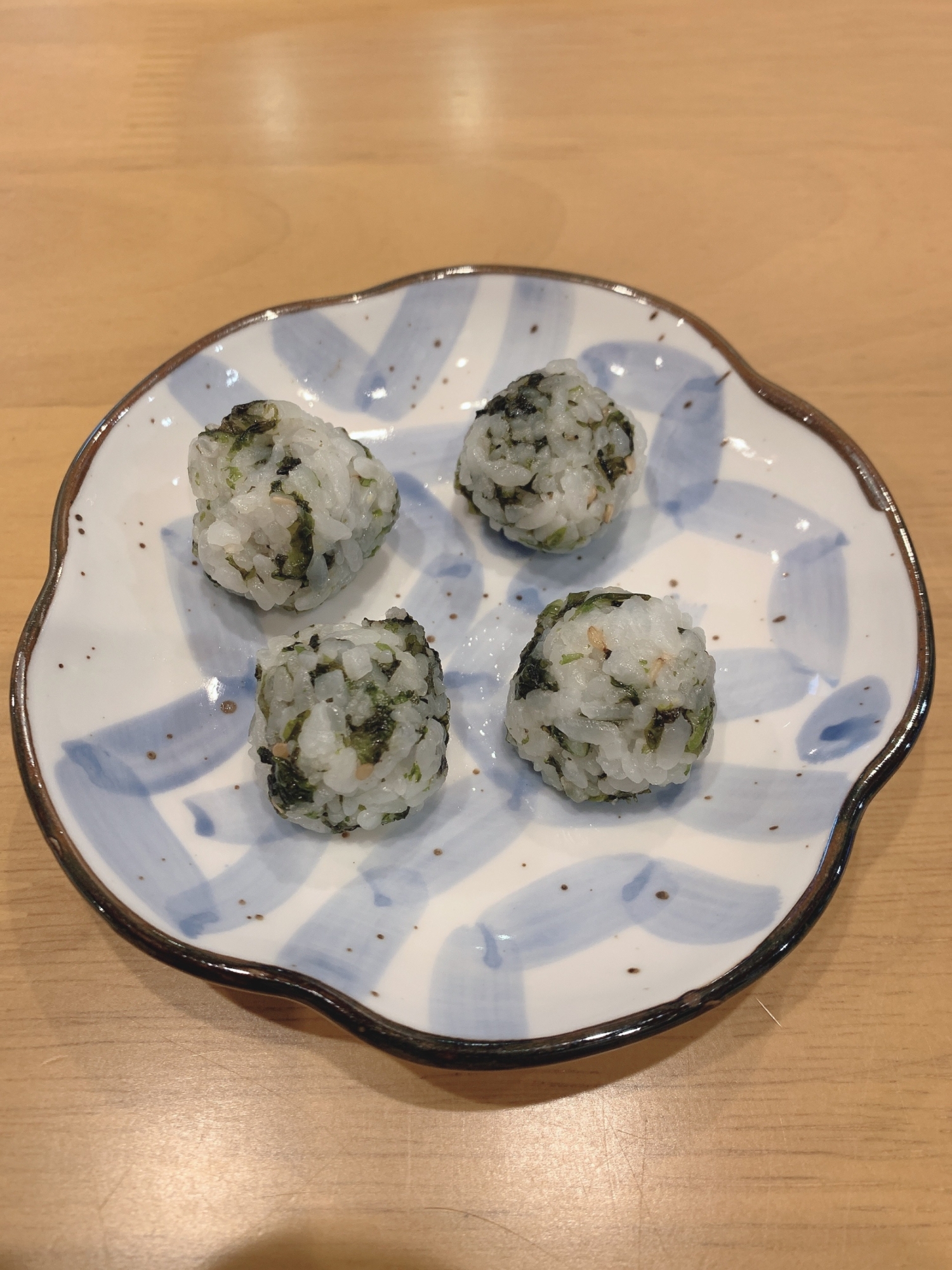 離乳食完了期 のりでうまうまおにぎり レシピ 作り方 By にゃん にゃんこ 楽天レシピ