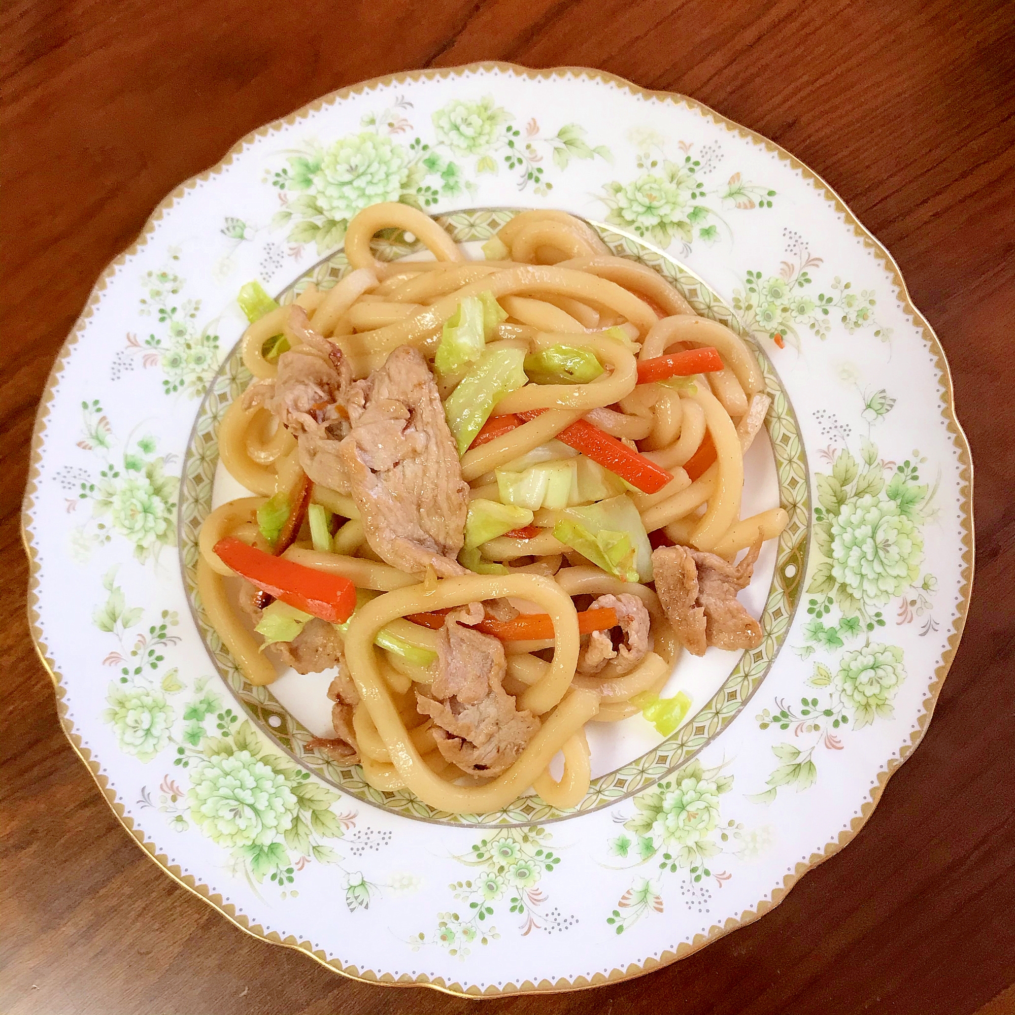 豚肉・キャベツ・人参の焼きうどん