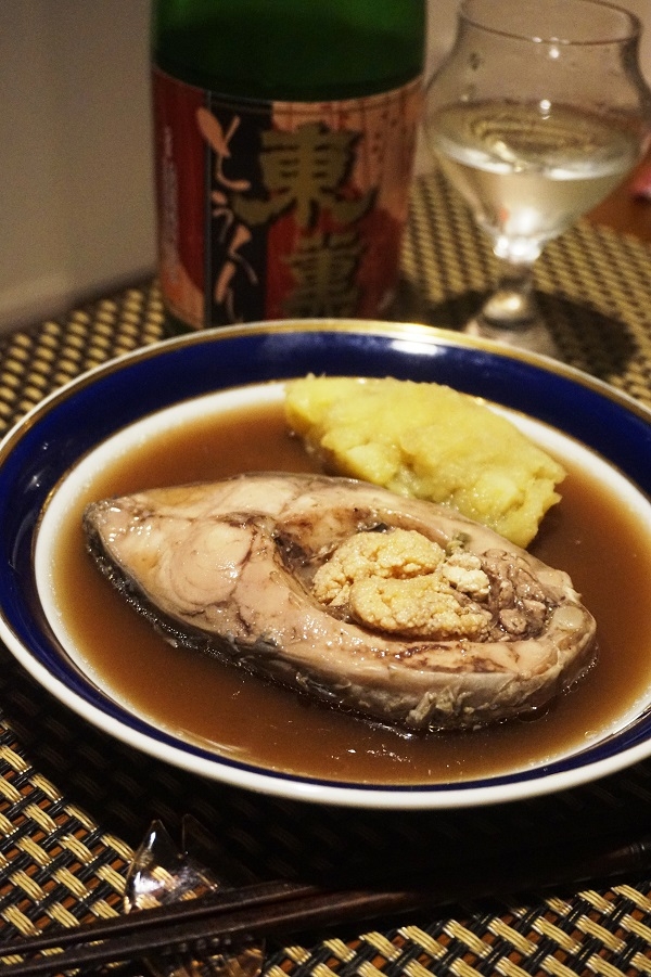 日本酒にワインに、鯉の赤ワイン煮