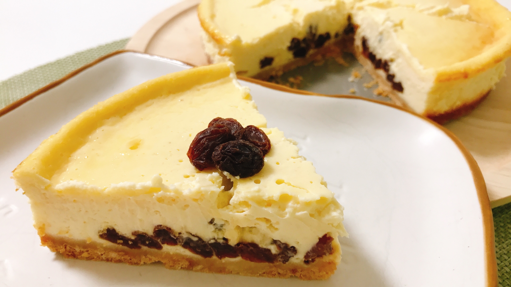 水切りヨーグルトdeラムレーズンヨーグルトケーキ レシピ 作り方 By サラリーマンたくぽん 楽天レシピ