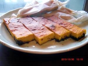 超簡単!混ぜて焼くだけハロウィンチーズケーキ。
