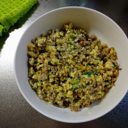 ひき肉を少し多めにしてしまいましたが、美味しくできました！ごはんの上にのせてみました！