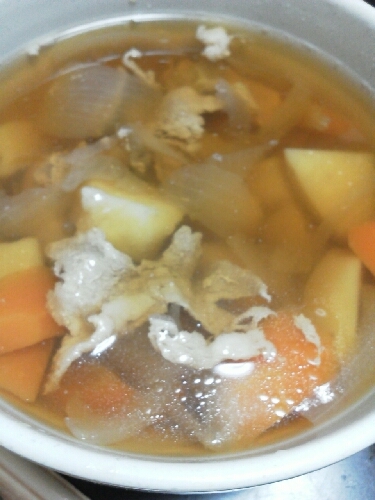 圧力鍋で野菜と豚肉のコンソメスープ