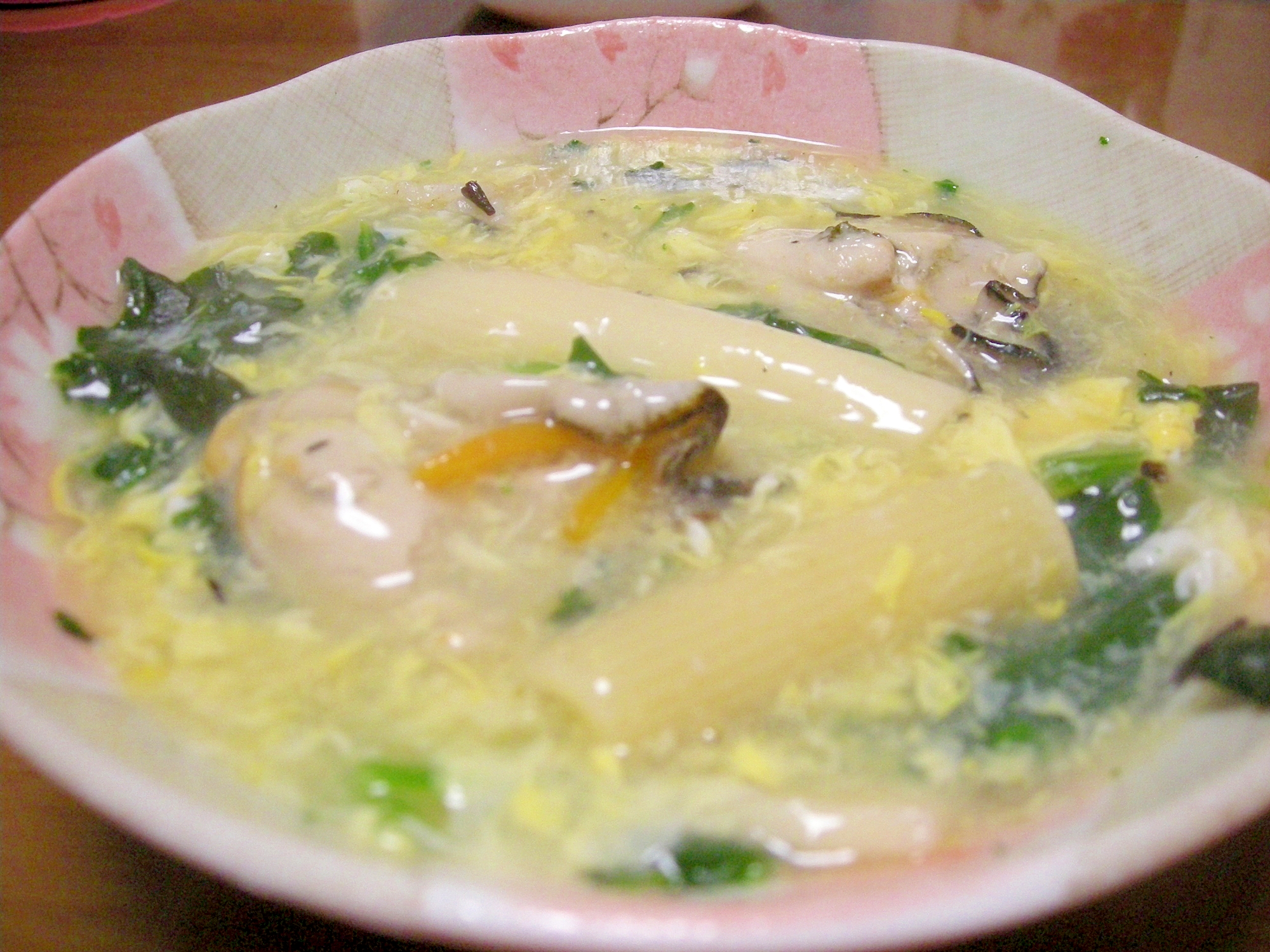 牡蠣とマカロニの卵スープ