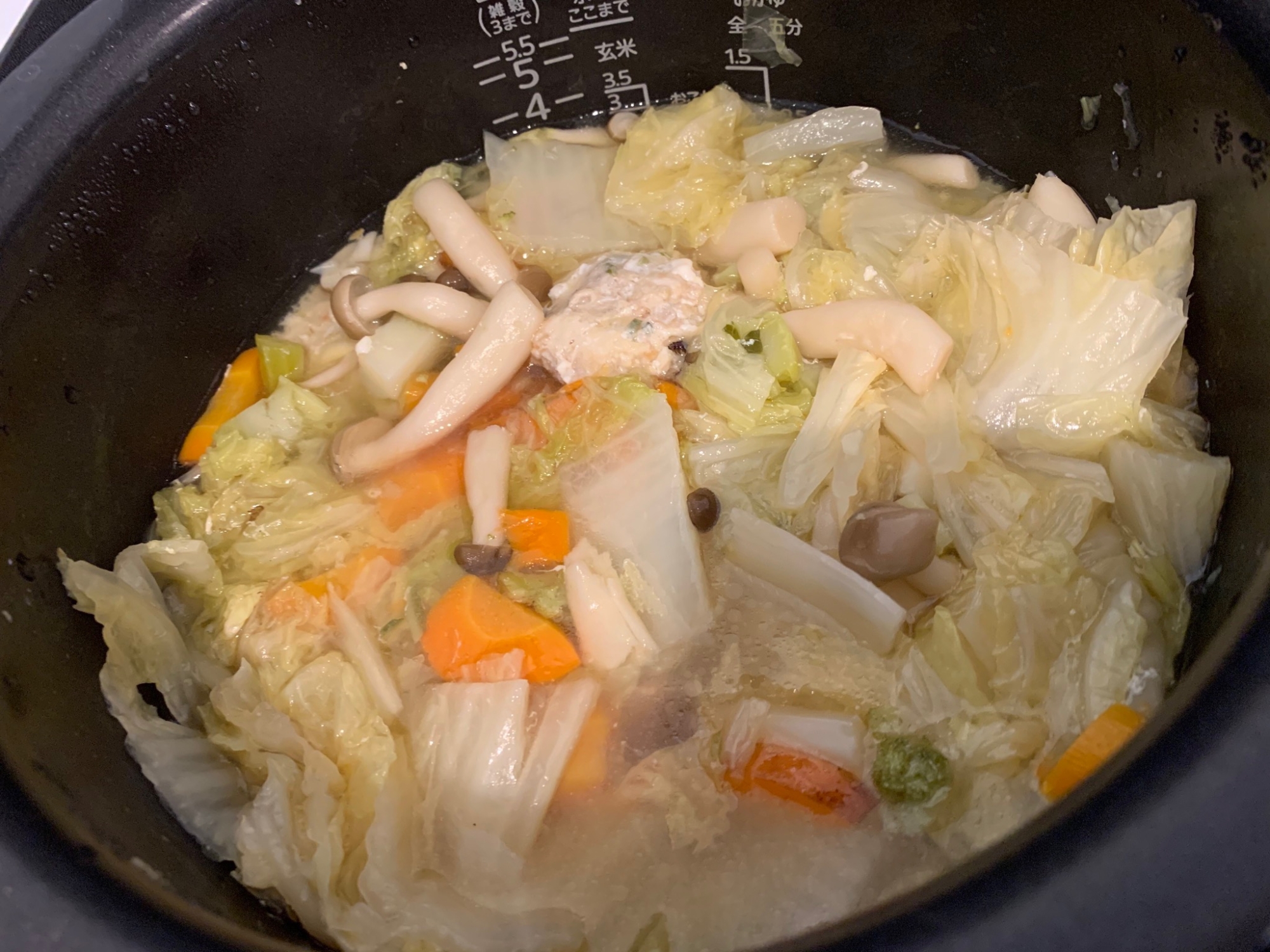 【超簡単】全部冷凍もので、炊飯器で鶏つくねスープ