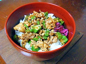 豚肉とオクラのバター醤油丼