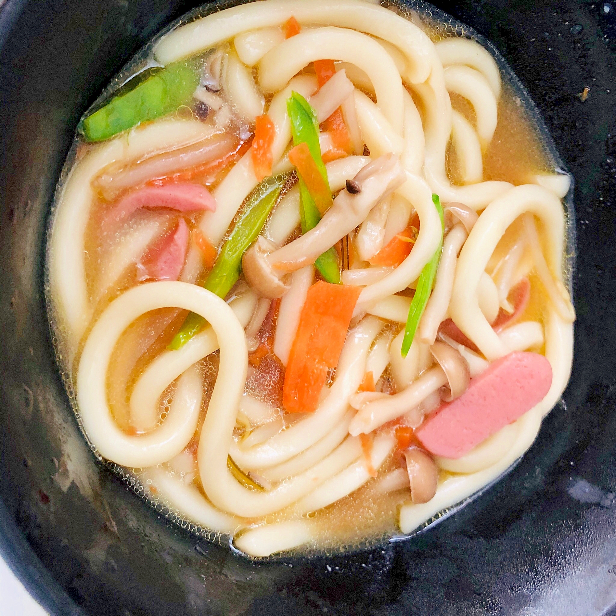 野菜とウインナーの煮込みうどん