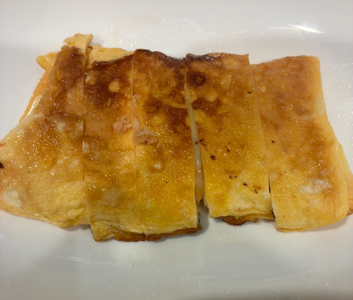 チーズ、鮭フレーク入り卵焼き。No.1142