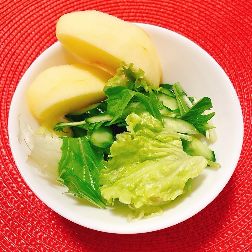 りんご♪緑の野菜サラダ
