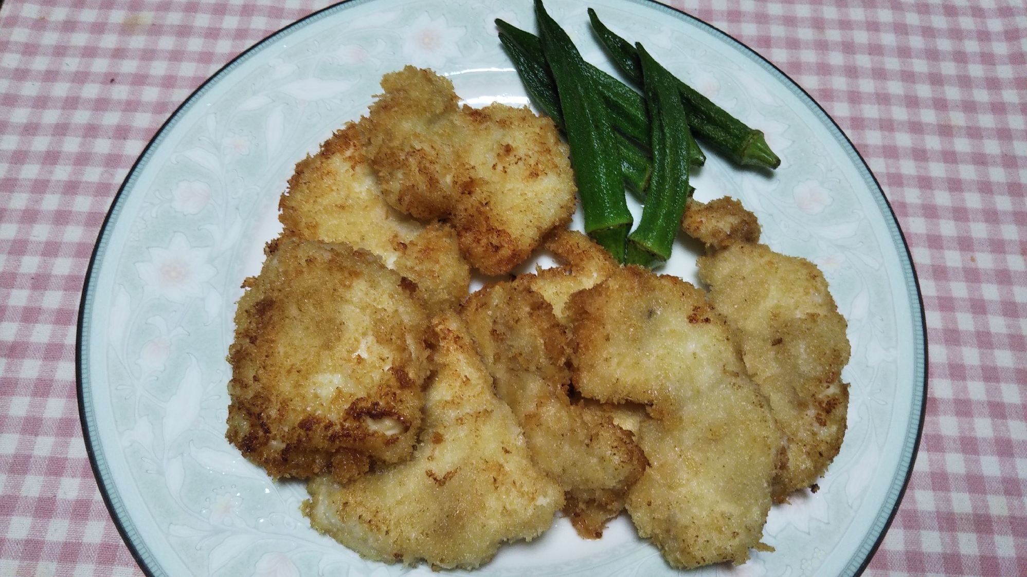 鶏むね肉のフライとオクラの素揚げ☆